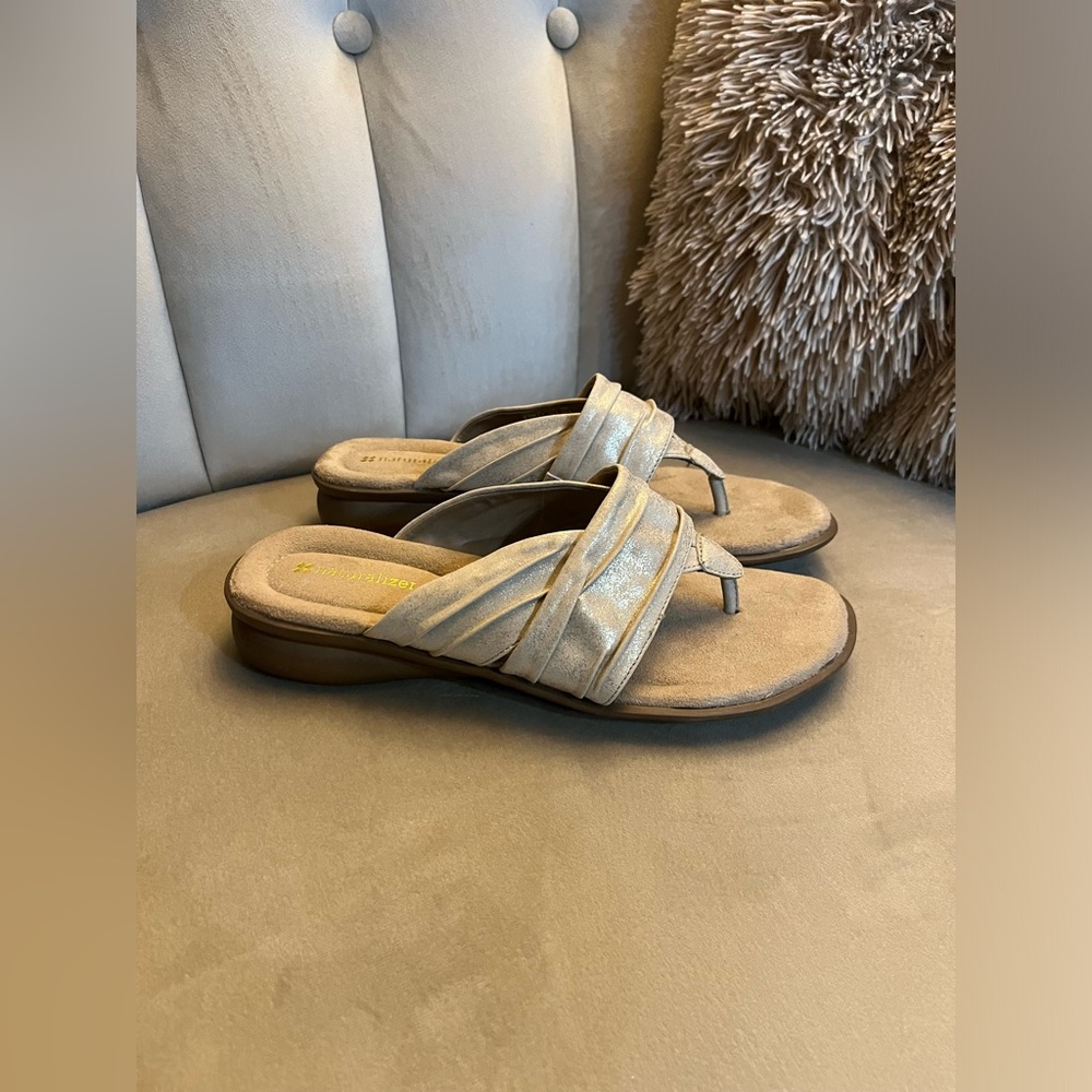NEW! Naturalizer sandals - Picture 2 of 8